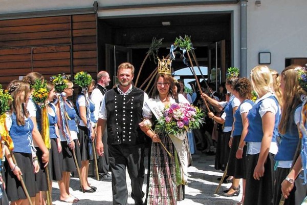 Schafhaltervereinigung krönt neue Wollkönigin