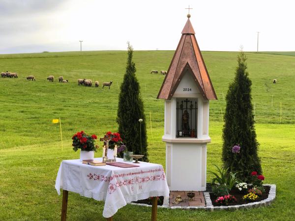 Eingeweihtes, idyllisches Marterl